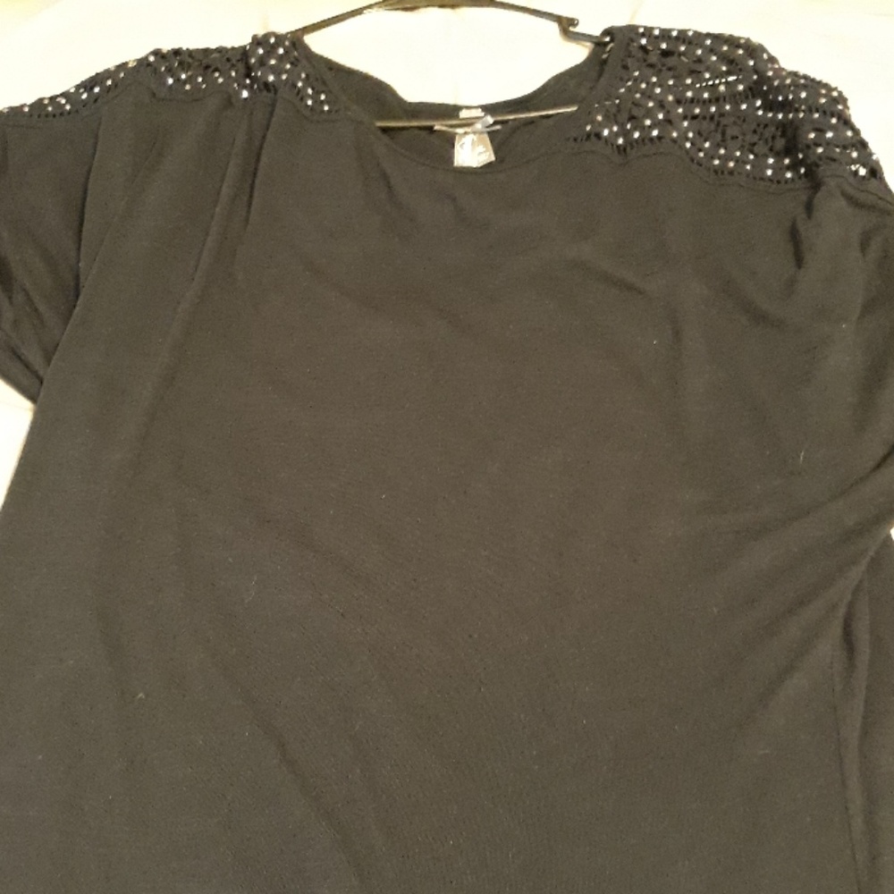 Black short sleeve